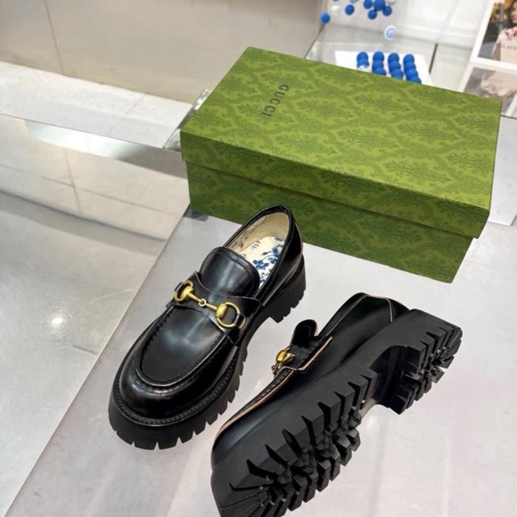 Gucci Black Leather Loafers with Gold Hardware - Picture 4 of 4